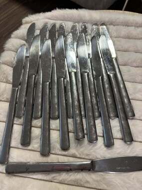 Lot of 16 + 1 Vintage Hull Stainless Steel Dinner Knives Japan MCM Flatware